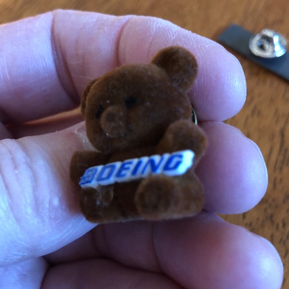 Boeing Collectable Pin Backs/badges - Picture 8 of 9